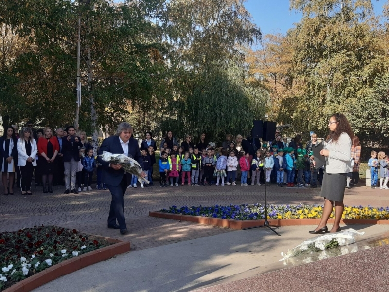 На 1 ноември в Свищов тържествено бе отбелязан Денят на народните будители 