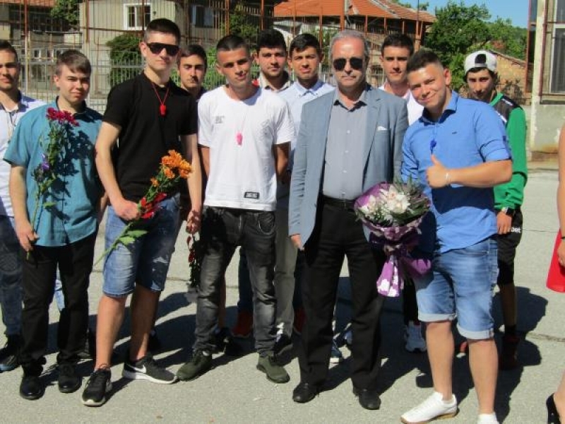На 14 май 2021 г. СПГ „Алеко Константинов“ изпрати още един випуск млади хора, нетърпеливи да поемат новия път в живота си
