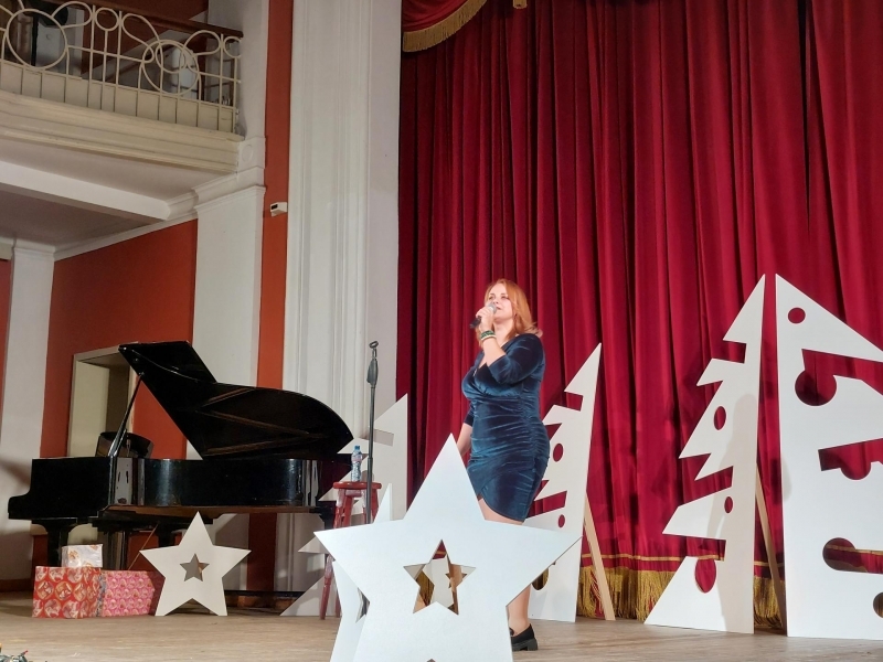 Концерт на Маргарита Хранова изпълни с коледно очарование Първото българско читалище в Свищов 