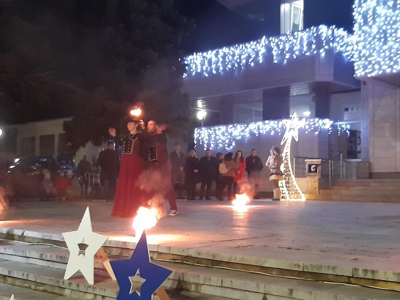 С огнено шоу и забавления грейнаха Коледните светлини в Свищов 