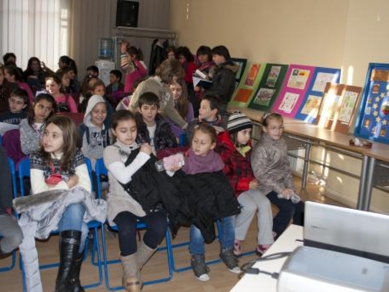Деца показаха таланта си на изложба – викторина по случай 5 години България в ЕС