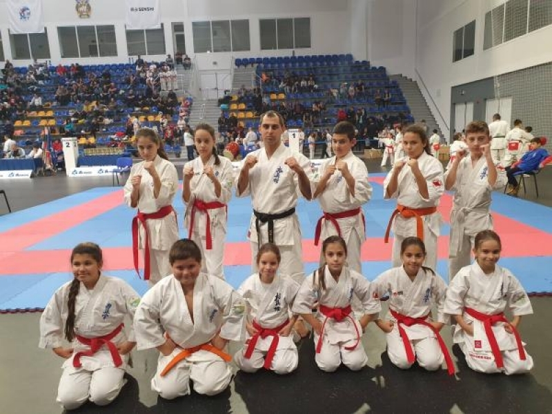 С 3 златни, 2 сребърни и 8 бронзови медала се завърнаха каратистите на Митко Божанов от Национално първенство по киокушин карате в Шумен