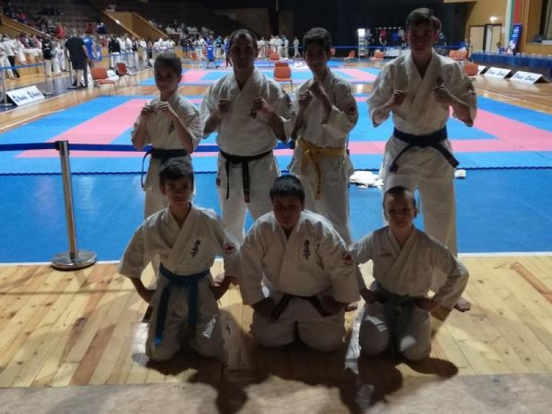 С три медала се завърнаха каратистите на Митко Божанов от Национално първенство по киокушин карате