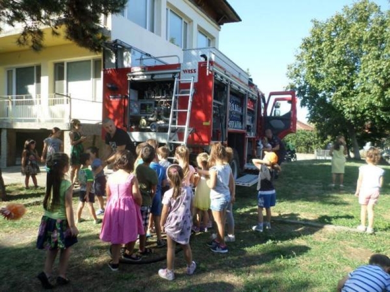 В детска градина "Чиполино" проведоха открити уроци по безопасност на децата