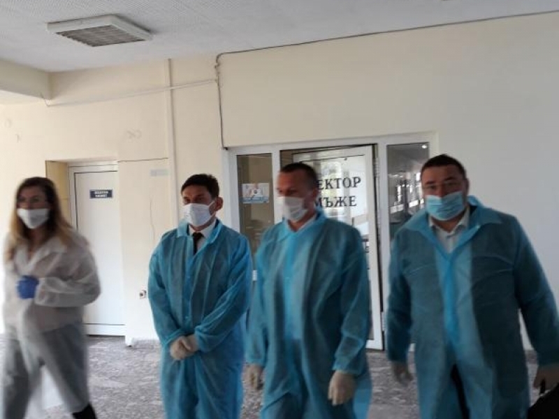 Депутатът от ДПС Делян Пеевски направи дарение на свищовската болница за борбата с COVID-19