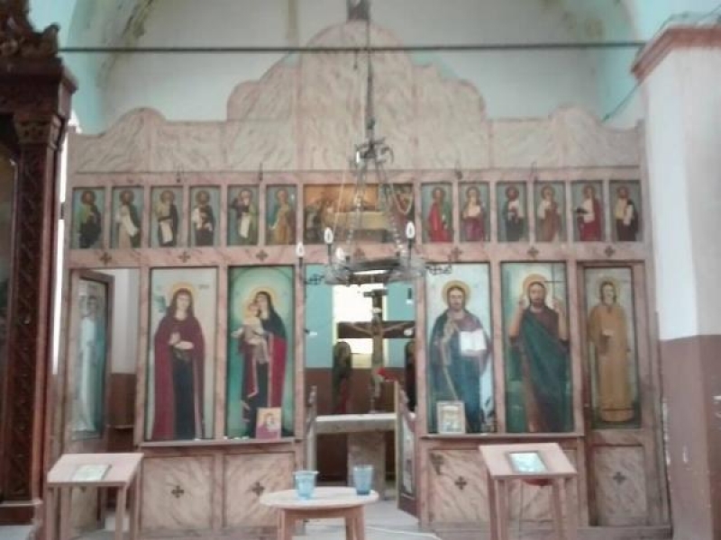 Усилено ремонтират храма „Света Параскева” в Червена 
