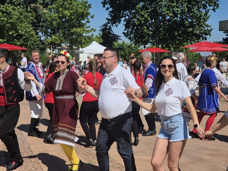 В Свищов се проведе третото издание на фолклорния фестивал „Харизмата на хорото“    
