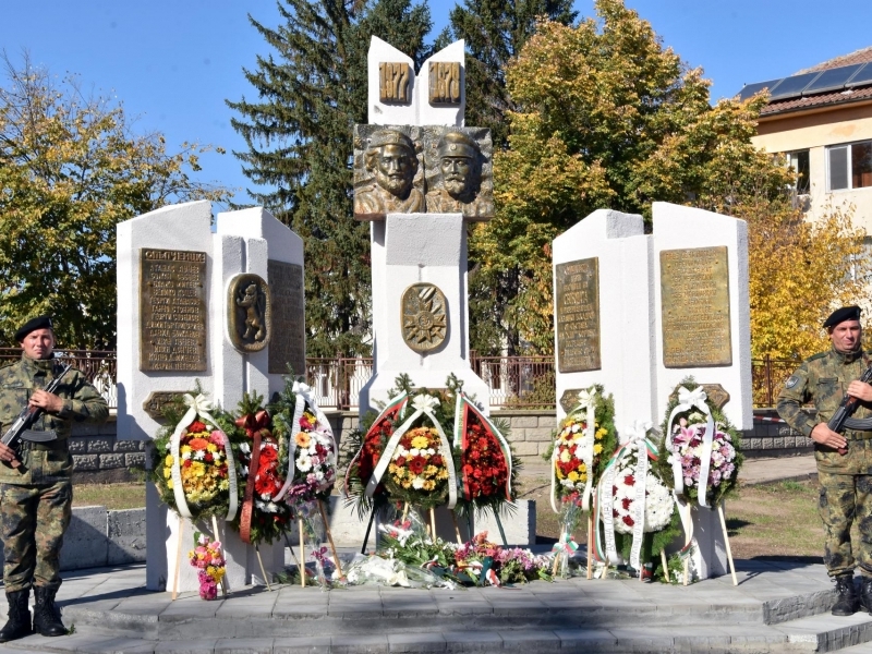 В село Овча могила беше открит и осветен „Паметник на 24 опълченци, загинали в Руско-турската война 1877-1878 г. от с. Овча могила“