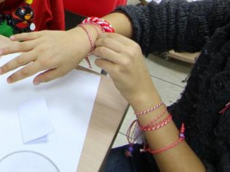 Децата от Център за обществена подкрепа изработиха над 250 мартеници за здраве и пролетно настроение