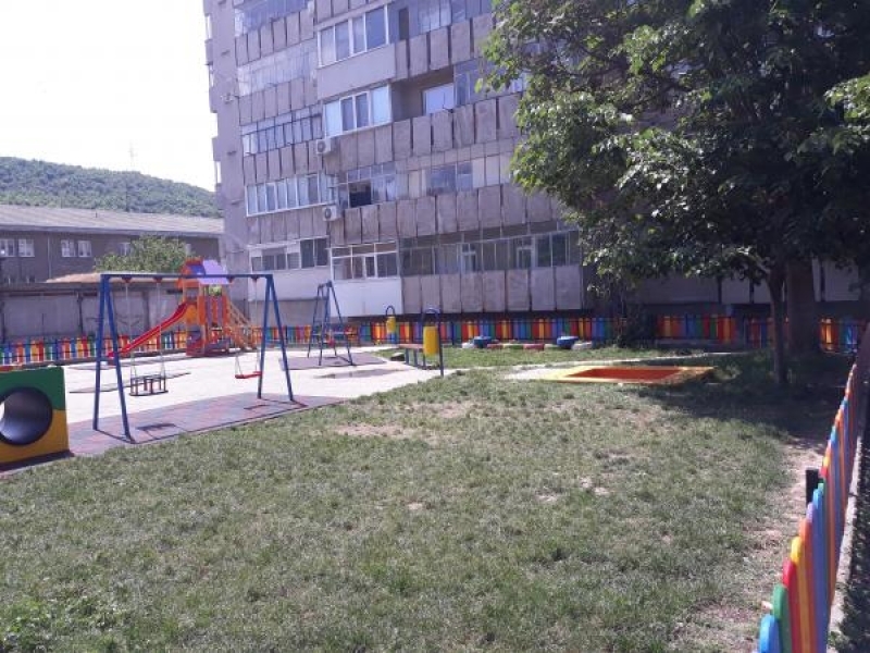 Проблемен участък от ул. „Средна гора“ беше изравнен и асфалтиран