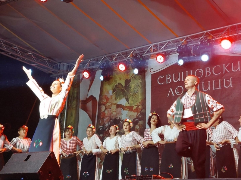 В Свищов официално бяха открити празниците на града „Свищовски лозници“ 