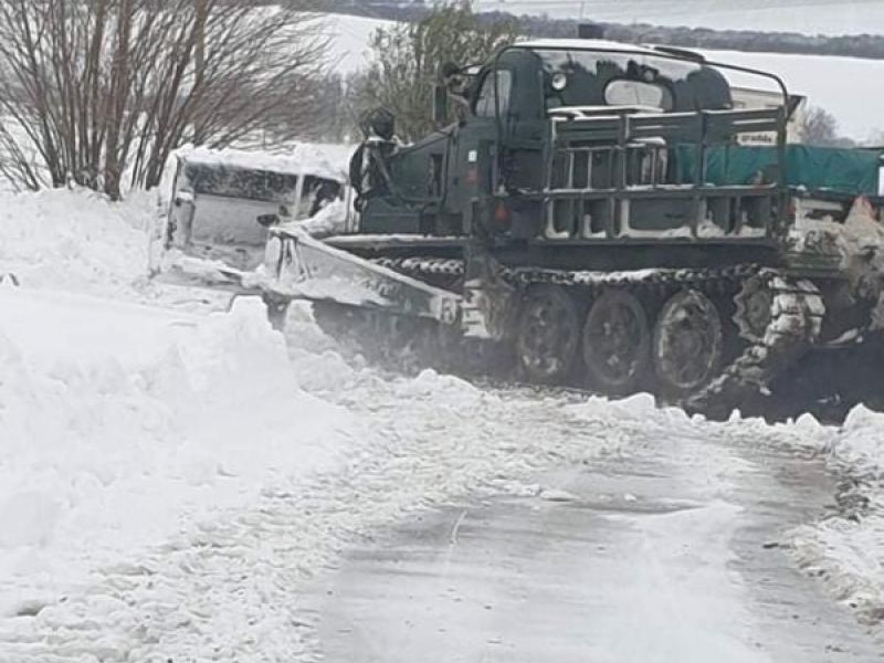 Поради силното снегонавяване е затворен за движение на моторни превозни средства пътят до с. Козловец и с. Алеково