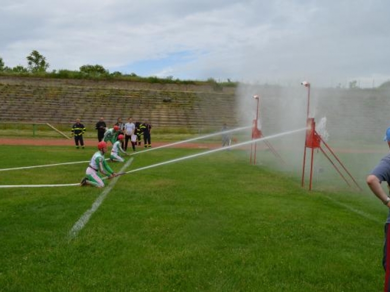 Най-добрите огнеборци от 4 области мериха сили на зонален турнир по пожаро-приложен спорт в Свищов