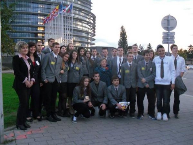 24 ученици от СОУ „Н. Катранов” бяха  евродепутати за един ден в Страсбург