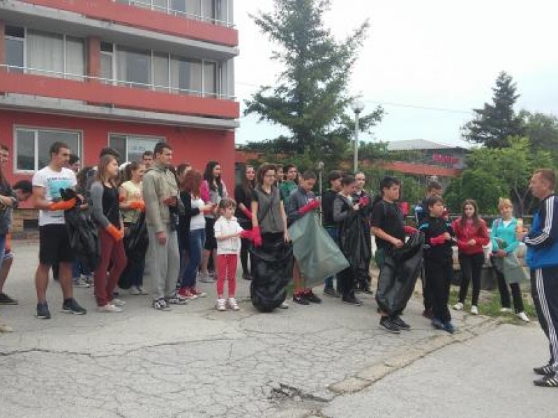 280 души от Свищов се включиха в първия ден на кампанията „Да почистим България заедно“