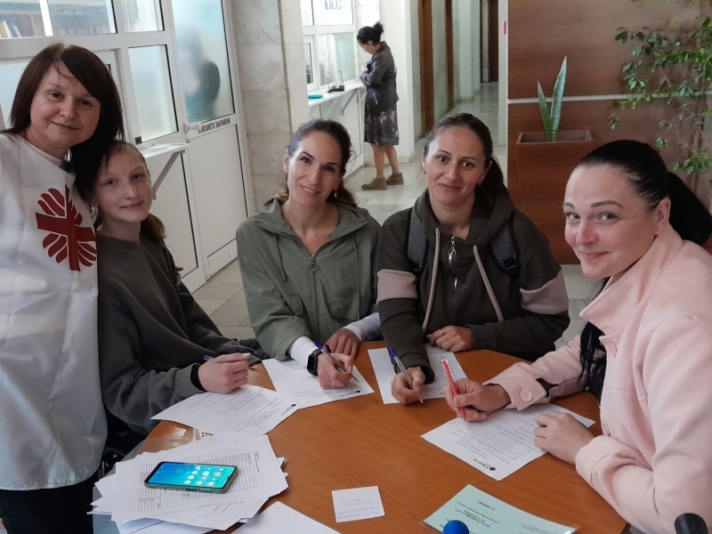 Каритас Русе оказа подкрепа на бежанци от Украйна в Свищов 