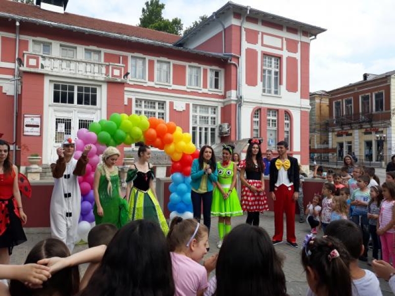 Весел празник за свищовските деца организира община Свищов