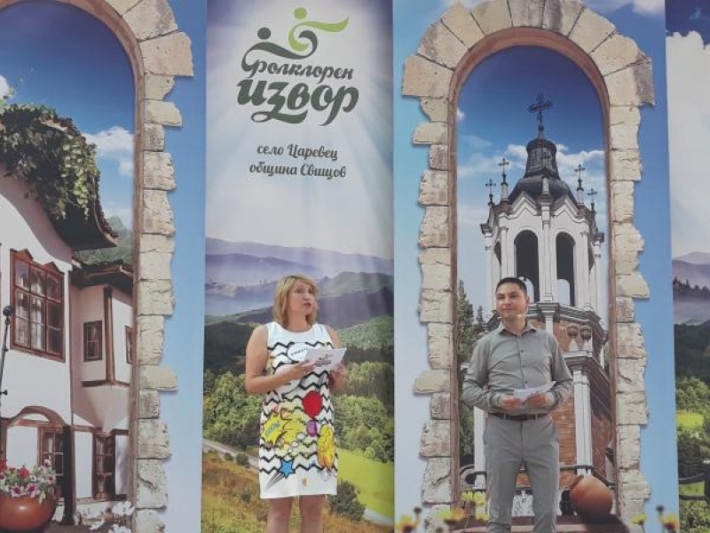 За девети път НФФ „Фолклорен извор” в село Царевец събра хиляди любители на българския фолклор