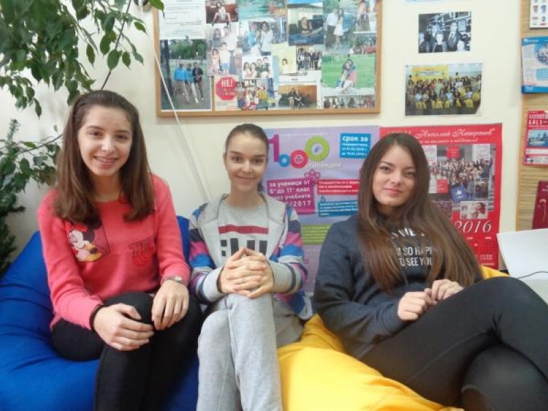 Стипендии за три ученички от СУ „Николай Катранов” от конкурса „1000 стипендии”