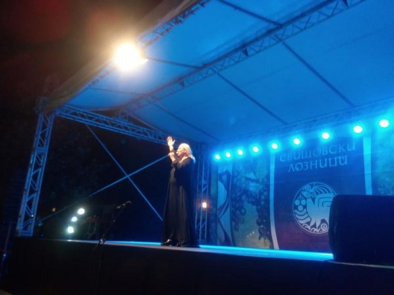 Концертът на Весна Змиянац препълни площад "Алеко" в Свищов 