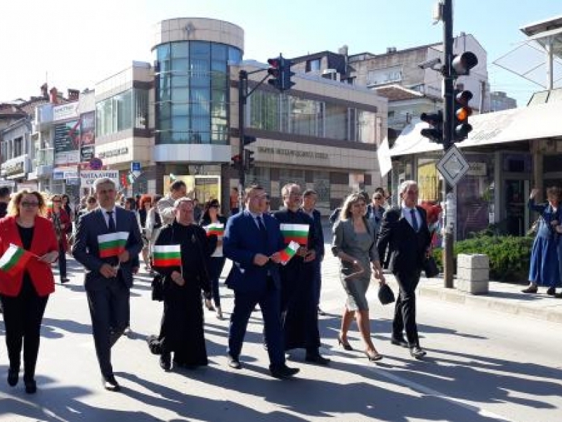 За поредна година празнично шествие изпълни улиците на Свищов по повод 24 май - Денят на славянската писменост и култура 