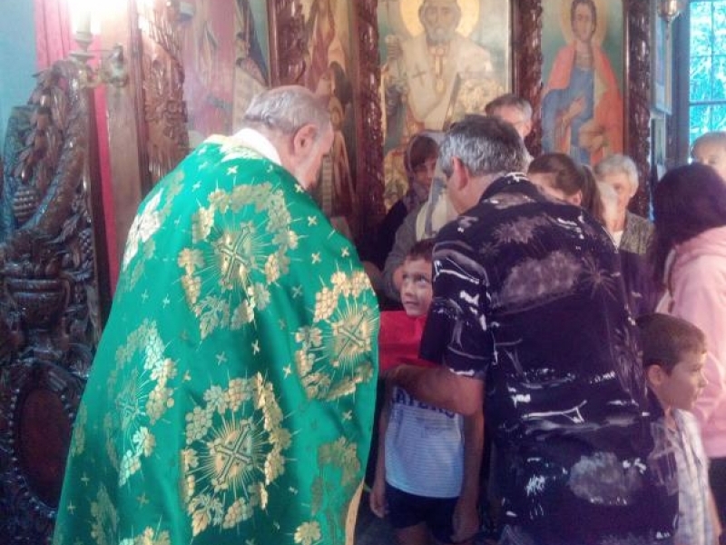 Стотици миряни посетиха днес манастира „Покров Богородичен“ край Свищов