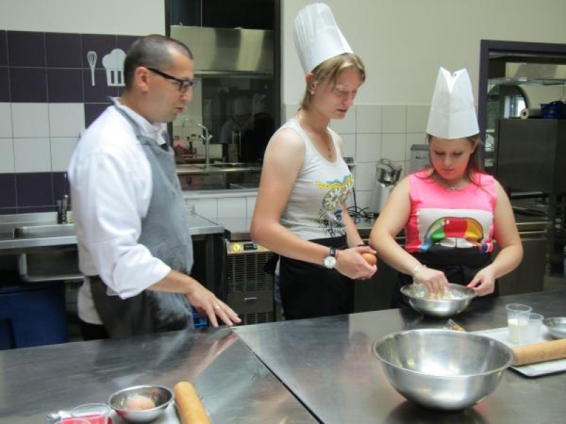 Ученици от Свищовска професионална гимназия „Алеко Константинов“ посетиха Кулинарна академия HRC в град София