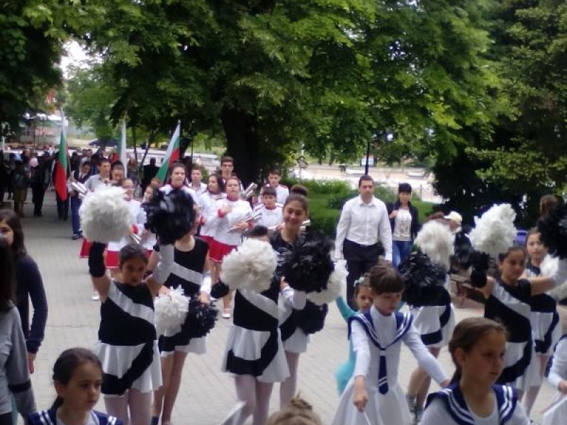 Стотици се включиха в общоградското честване на 24 май в Свищов