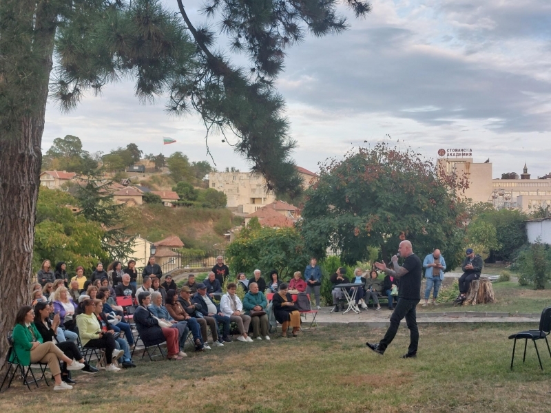 Рок певецът Константин Кацаров направи вълнуващ концерт в Исторически музей - Свищов