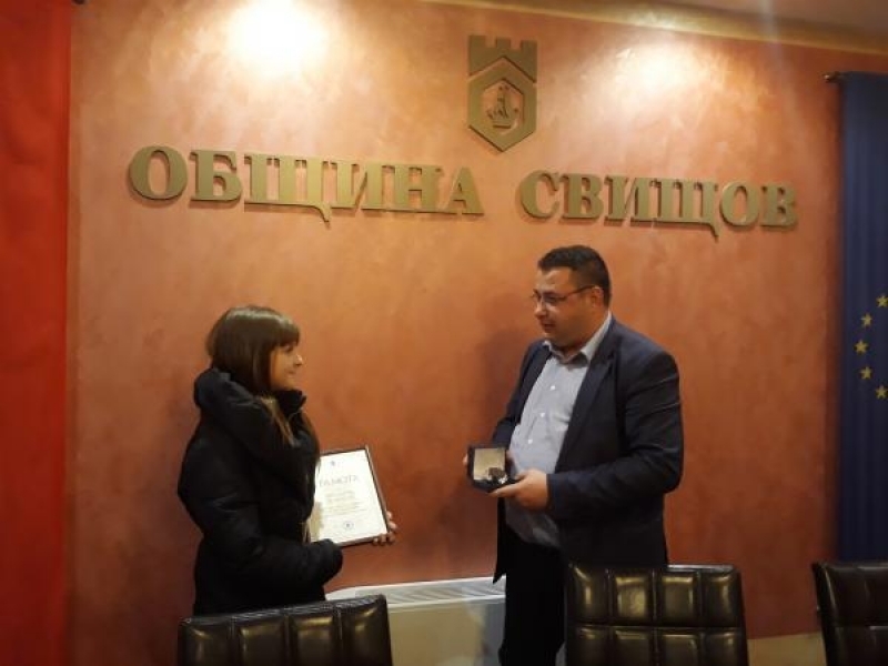 Генчо Генчев награди Вилияна Иванова за принос в популяризирането на Свищов и  високи творчески постижения 