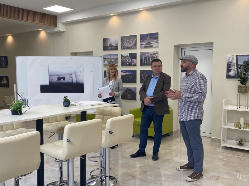 В Младежки център – Свищов бе представена на фотокнигата на Свилен Начев „Илюзията за смисъл“ 