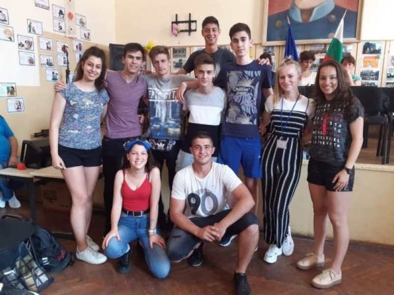 Учители и ученици от пет европейски държави  гостуваха в СУ „Николай Катранов“ 