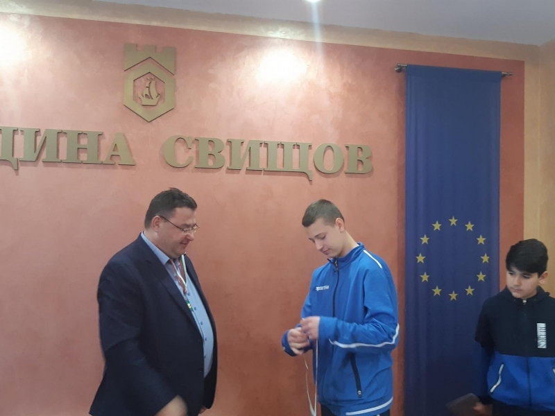 СКХТФ „Дунав“ – Свищов получи почетни грамоти от кмета на Свищов за достойно представяне на Държавни първенства по хокей в зала 