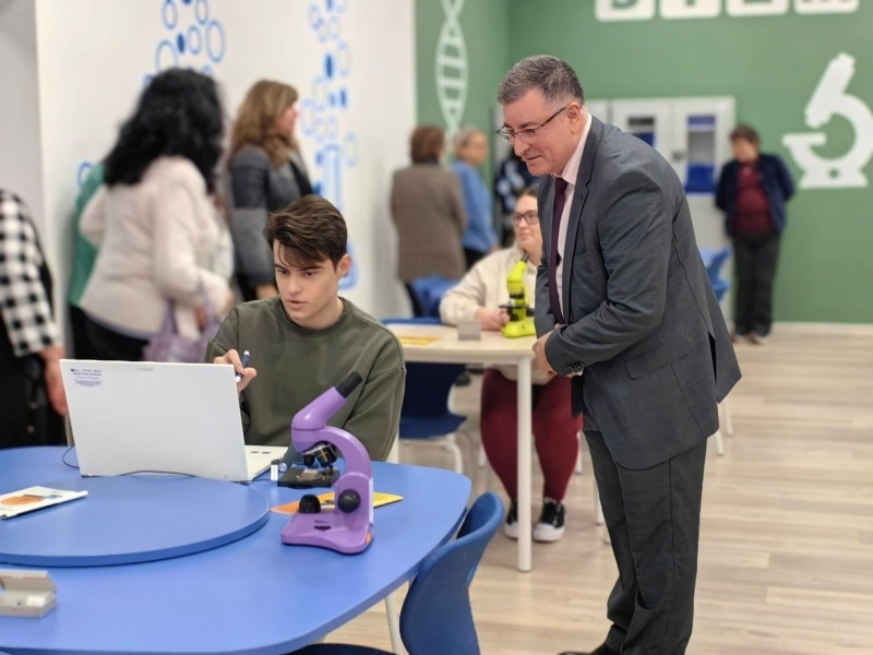 СУ „Николай Катранов“ откри СТЕМ център по природни науки, математика и информатика 