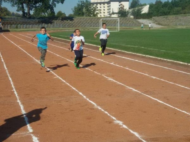 Десетки деца участваха в състезанието в памет на Желю Замфиров