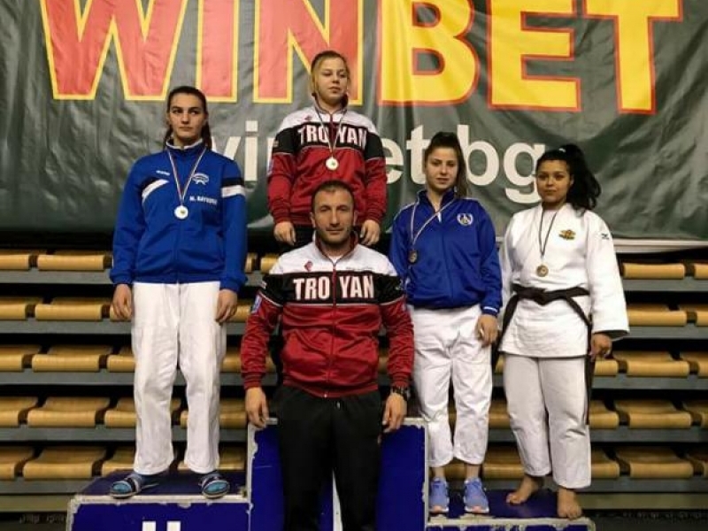 Възпитанички на СУ "Димитър Благоев" се представиха чудесно на държавен шампионат по джудо
