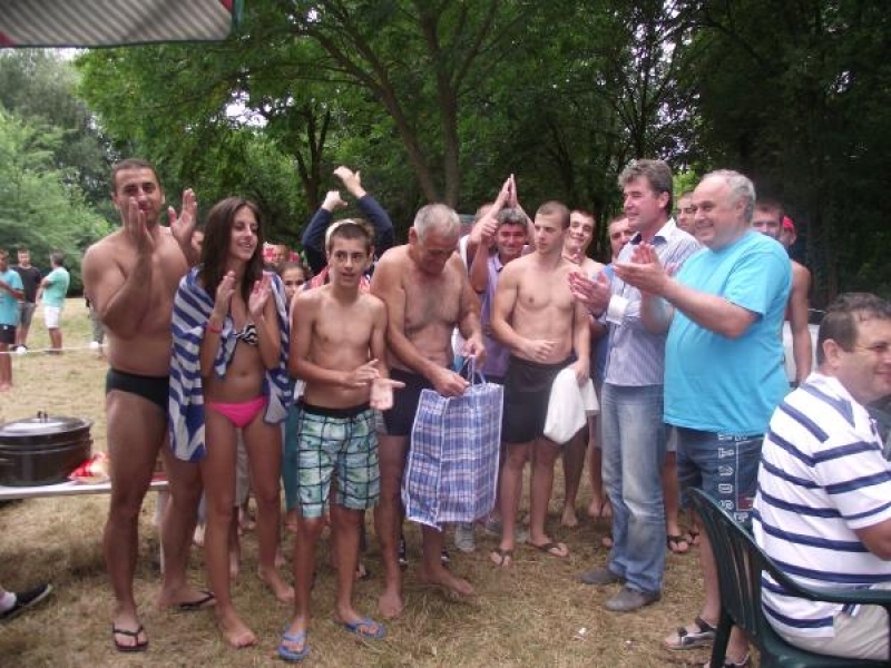 172 души участваха в традиционното преплуване на Дунав при Свищов
