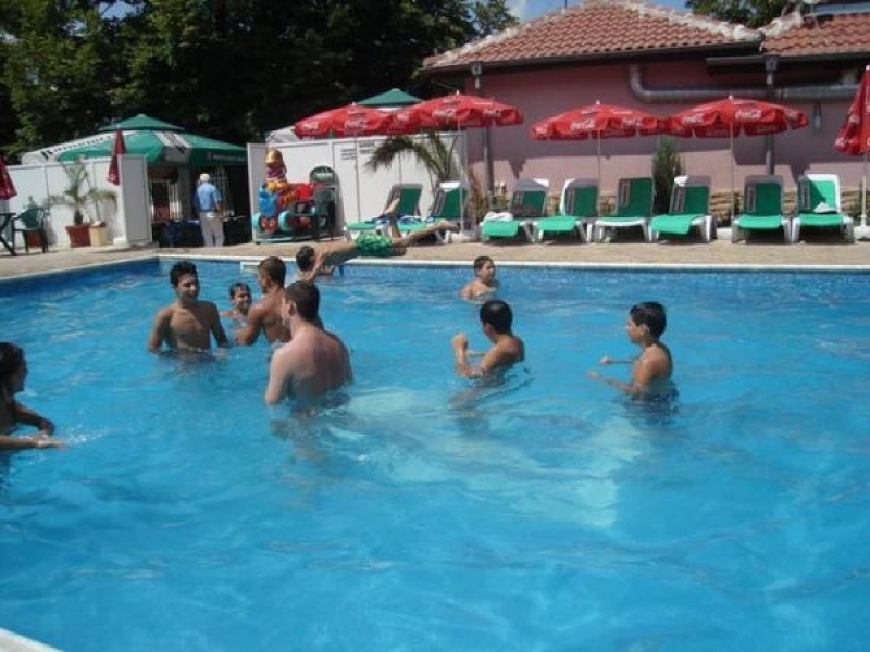 Община Свищов организира едномесечен курс по плуване 