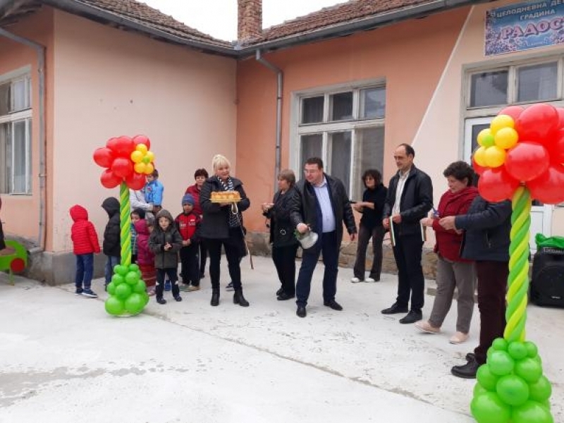 В свищовското село Царевец приключиха дейностите по проект „Чиста околна среда – моите първи зелени стъпки“ 