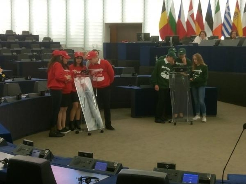 Свищовски ученици бяха  евродепутати за един ден