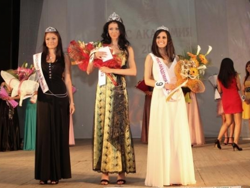 Второкурсничката  Паолина Ангелова стана Мис Академия 2012 