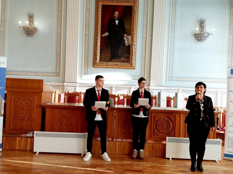 Образователната инициатива „По стъпките на Щастливеца“ обедини ученическата общност в Свищов в почит към Алеко Константинов 