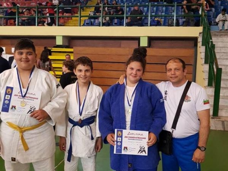 Свищовски джудисти се завърнаха с три медала от международен турнир в Гърция