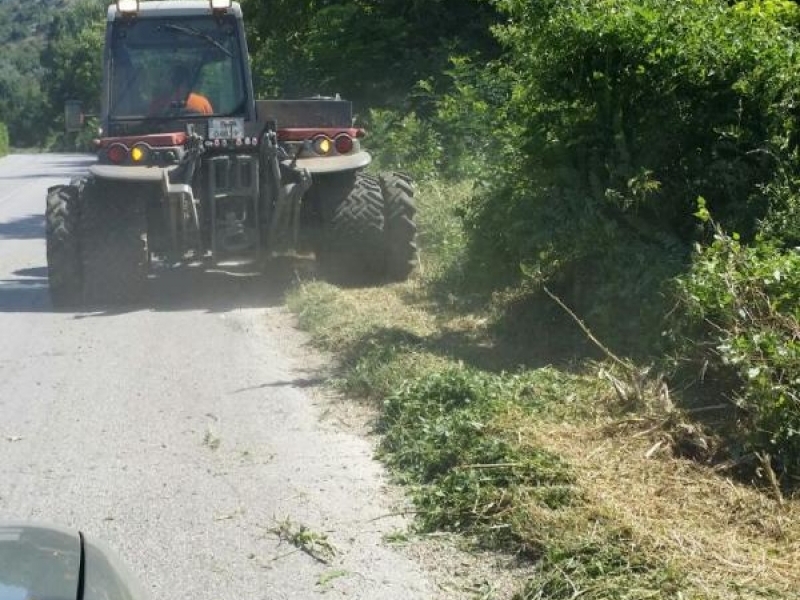Кметът Генчо Генчев нареди да се започне лятно почистване на пътищата от Републиканската пътна мрежа