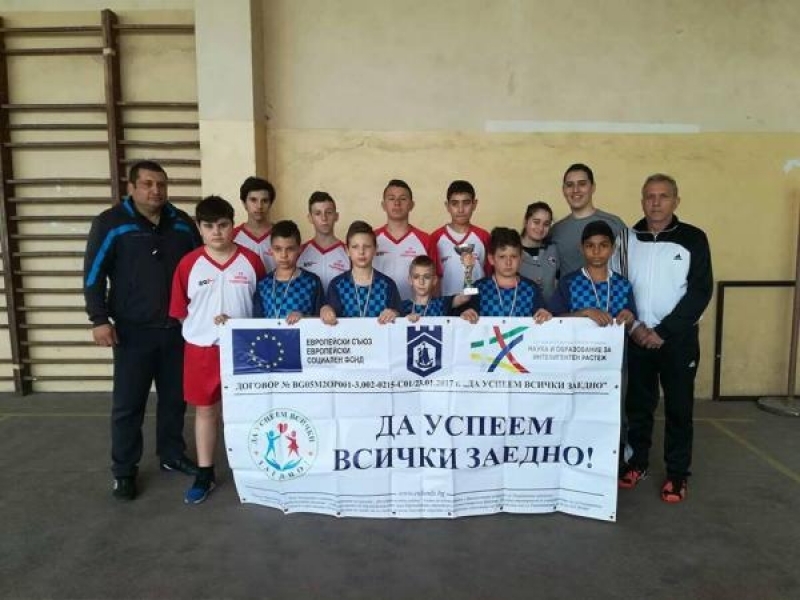 Трето място на държавното първенство в зала за 12-годишните свищовски хокеисти на СКХТФ „Дунав“ 