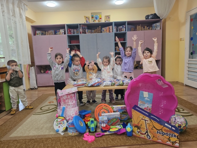 Община Свищов зарадва децата с подаръци и изненади по повод 1 юни 
