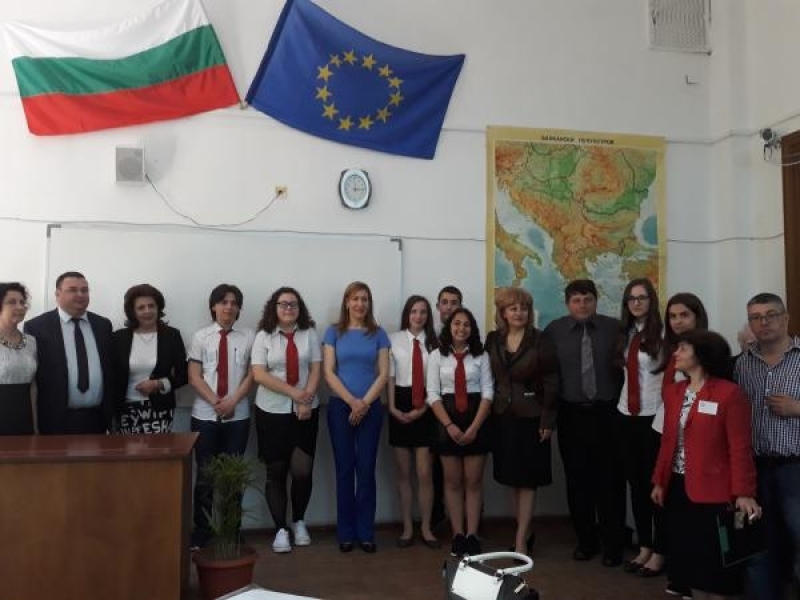 Министър Ангелкова се срещна с бъдещи кадри по туризъм в Свищов 
