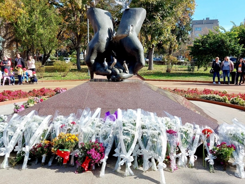 СВИЩОВ ОТБЕЛЯЗА ДЕНЯ НА НАРОДНИТЕ БУДИТЕЛИ С ТЪРЖЕСТВЕНА ЦЕРЕМОНИЯ ПРЕД ПАМЕТНИКА НА ДАРИТЕЛИТЕ