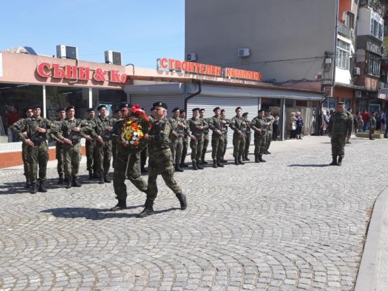 Свищов се преклони пред паметта на загиналите български воини