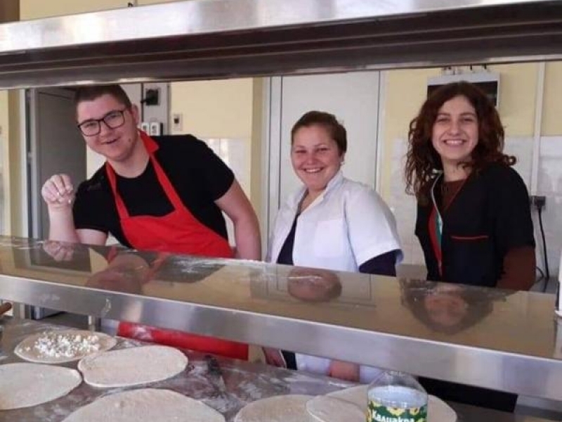 Ученици от специалност „Кетъринг” в Свищовската професионална гимназия с награди от Chefs Club Sofia